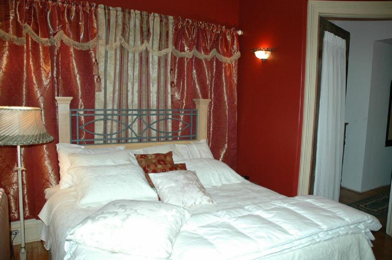 Sommerville Court Motel Bed & Breakfast Lucknow Bagian luar foto