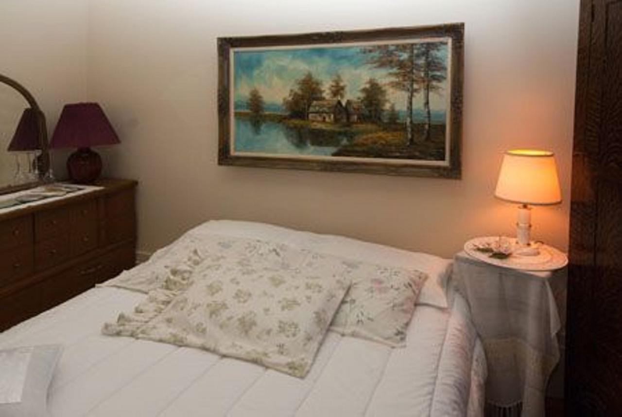 Sommerville Court Motel Bed & Breakfast Lucknow Bagian luar foto